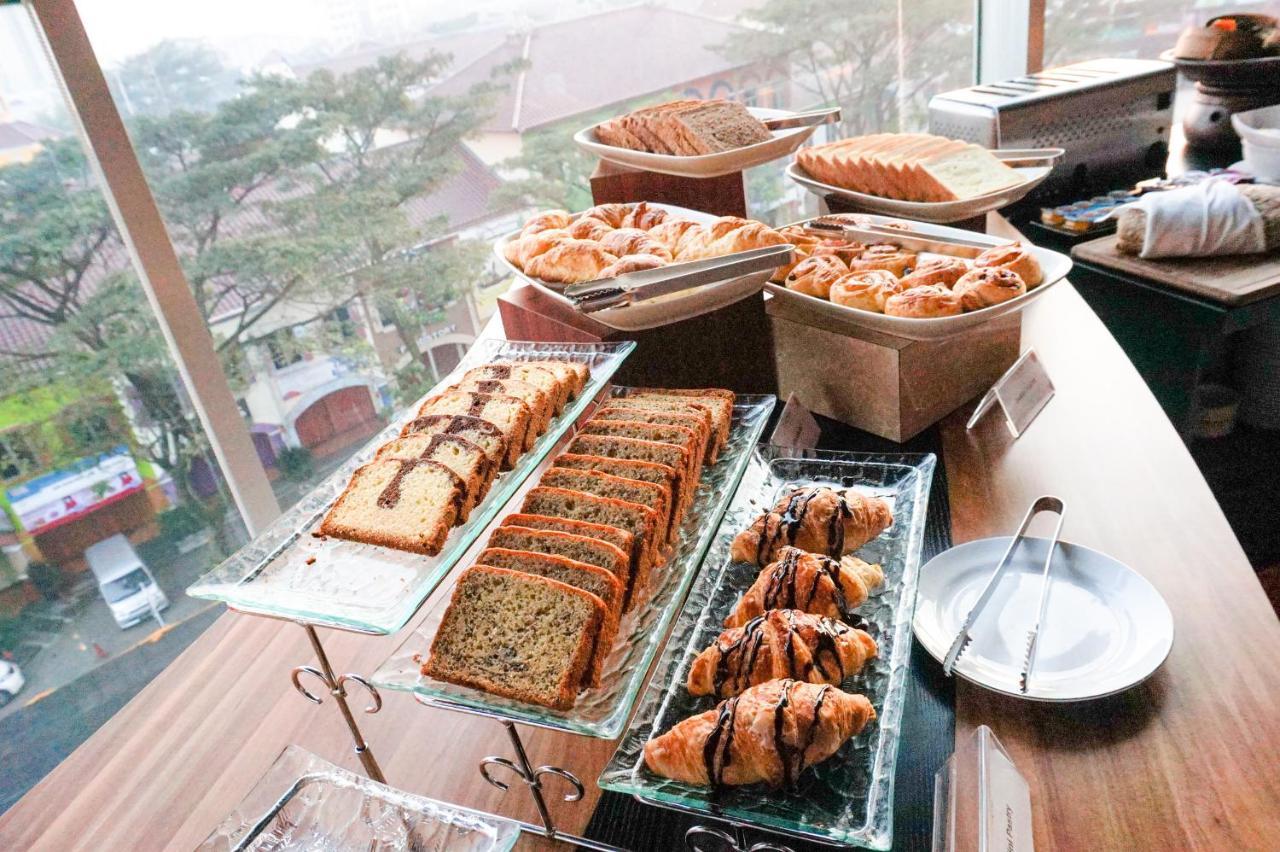 Fox Lite Hotel Metro Indah - Bandung Eksteriør billede
